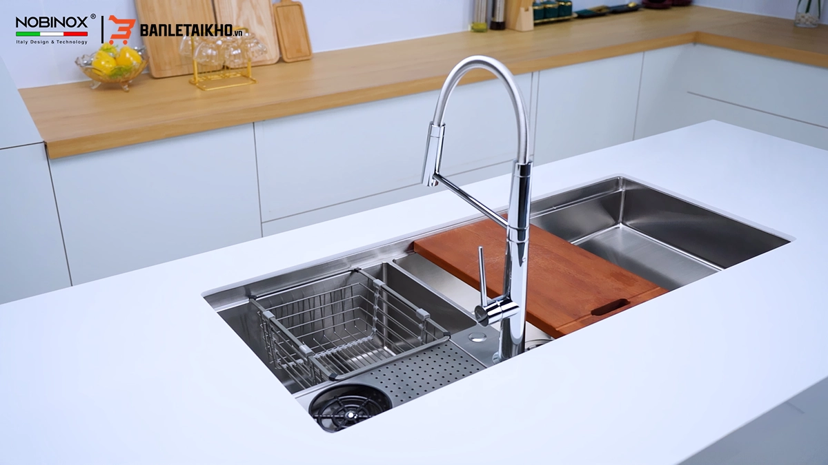 Chậu rửa bát hai hố có bàn chờ