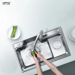 Chậu rửa bát Nobinox Higon NH905 bền bỉ và dễ dàng vệ sinh.