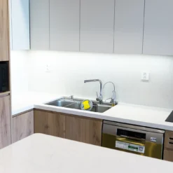 Chậu rửa bát Nobinox Liken NL725D với khả năng chịu nhiệt cao.