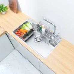 Chậu rửa bát 1 hố Nobinox Liken NL792D giúp tiết kiệm không gian bếp.