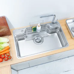 Bồn rửa chén Nobinox Liken NL792D với bề mặt inox sáng bóng, dễ vệ sinh.