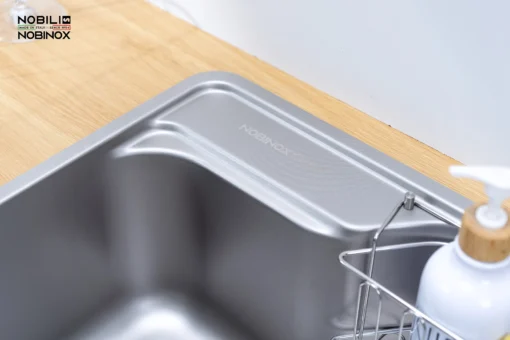 Bồn rửa chén Nobinox Liken NL724D tiết kiệm không gian bếp.