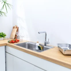 Chậu rửa bát Nobinox Liken NL724D với chất liệu inox bền bỉ.