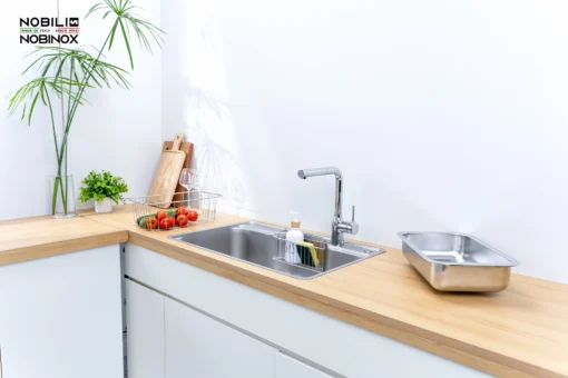 Chậu rửa bát Nobinox Liken NL724D với chất liệu inox bền bỉ.