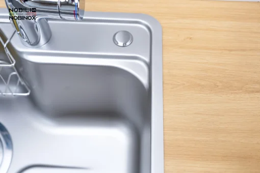 Bồn rửa chén Nobinox Liken NL724D tiết kiệm diện tích bếp.