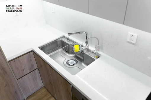 Bồn rửa chén Nobinox Liken NL725D giúp bảo vệ bề mặt chống ăn mòn.
