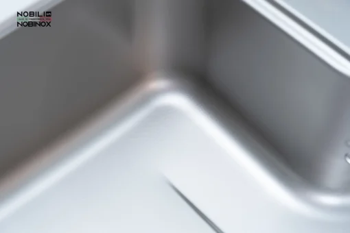 Bồn rửa chén Nobinox Liken NL725D phù hợp với mọi phong cách bếp hiện đại.