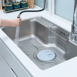 Chậu rửa bát Nobinox Liken NL725D giúp căn bếp trở nên gọn gàng.