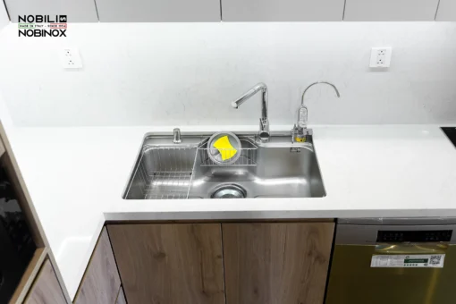 Chậu rửa bát 1 hố Nobinox Liken NL725D với kiểu dáng đơn giản nhưng sang trọng.