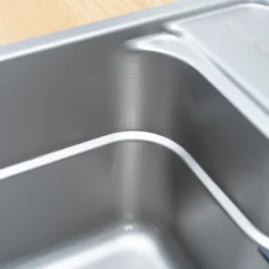 Chậu rửa bát Nobinox Liken NL792D được làm từ chất liệu inox chống oxi hóa.