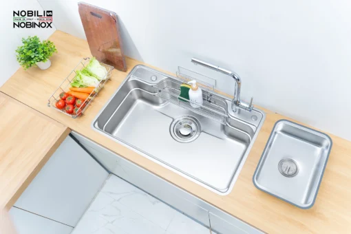 Chậu rửa bát 1 hố Nobinox Liken NL792D giúp tiết kiệm nước hiệu quả.