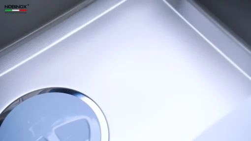 Chậu rửa bát 1 hố Nobinox Lira NJ562D chất liệu inox chống bám bẩn – Bồn rửa chén dễ bảo dưỡng.