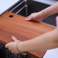 Chậu rửa bát 1 hố Nobinox Lira NJ562D chất liệu inox chống bám bẩn – Bồn rửa chén dễ bảo dưỡng.