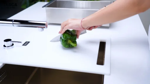 Chậu rửa bát 1 hố Tasca Pura NT670U với bề mặt inox sáng bóng – Bồn rửa chén dễ bảo dưỡng và vệ sinh.