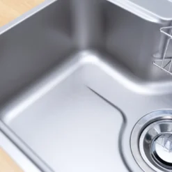 Chậu rửa bát 1 hố Nobinox Liken NL724D với khả năng chịu nhiệt cao.