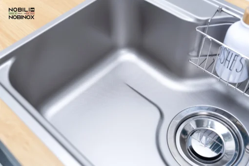 Chậu rửa bát 1 hố Nobinox Liken NL724D với khả năng chịu nhiệt cao.