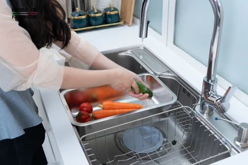 Chậu rửa bát 1 hố Nobinox Liken NL725D với bề mặt sáng bóng, dễ vệ sinh.