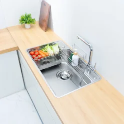 Chậu rửa bát Nobinox Liken NL792D với bề mặt mịn màng và dễ dàng làm sạch.