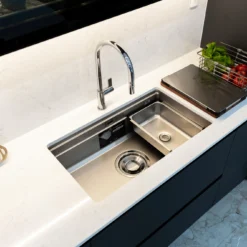 VÒI RỬA BÁT DÂY RÚT NOBILI FLAG NB205 vòi nước rửa chén thiết kế dây rút tiện dụng, chất liệu inox cao cấp