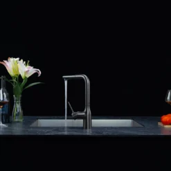VÒI RỬA BÁT DÂY RÚT NOBILI MANIA NB216LTB vòi nước rửa chén tiết kiệm nước, thiết kế đẹp mắt