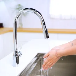 VÒI RỬA BÁT DÂY RÚT NOBILI MANIA NB305C vòi nước rửa chén tiết kiệm nước, thiết kế đẹp mắt