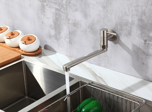 Vòi rửa bát gắn tường